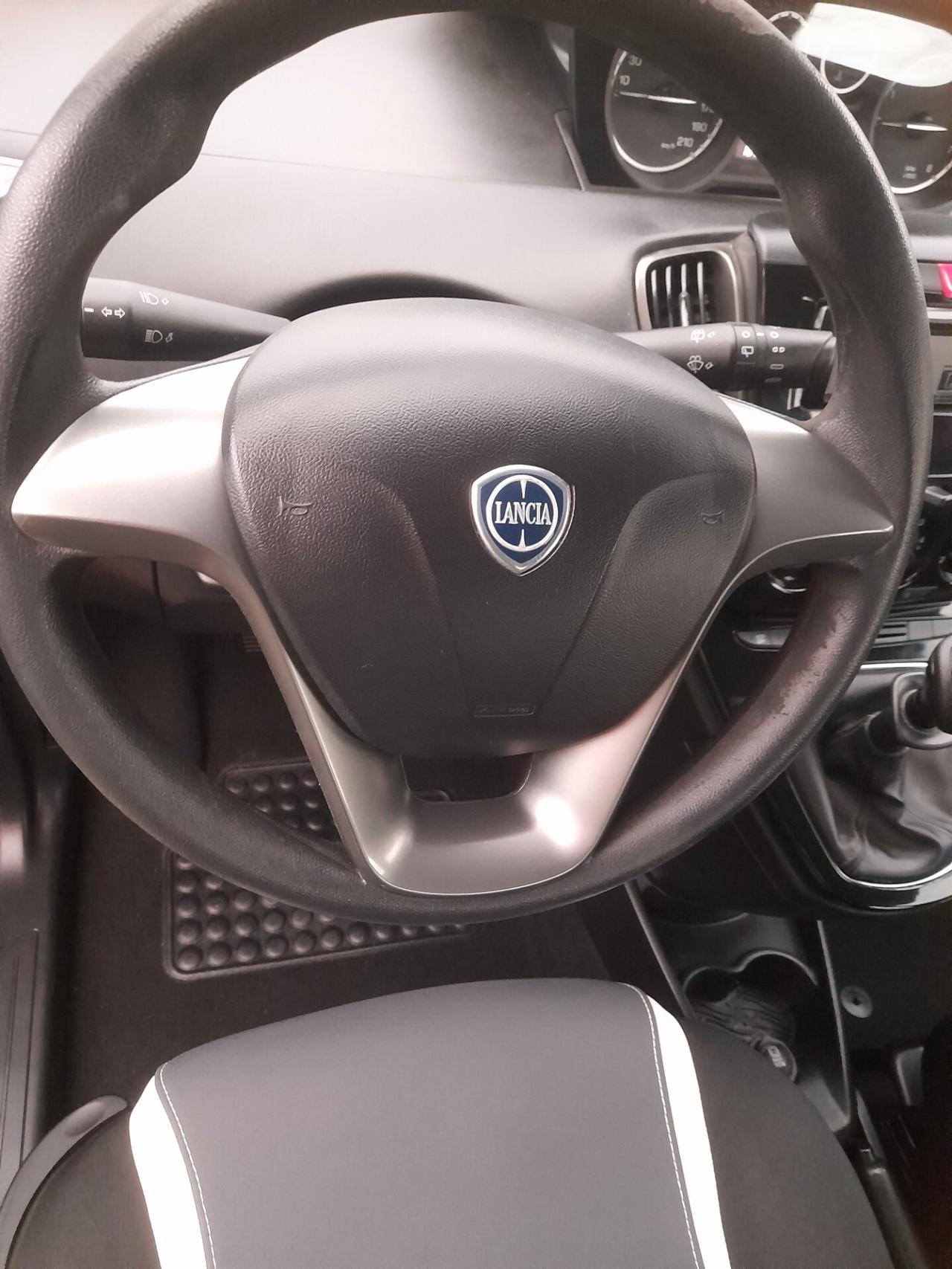 Lancia Ypsilon 1.2 69 CV 5 porte GPL