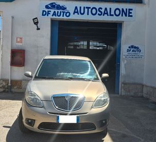 Lancia Ypsilon 1.3 MJT 75 CV Versus