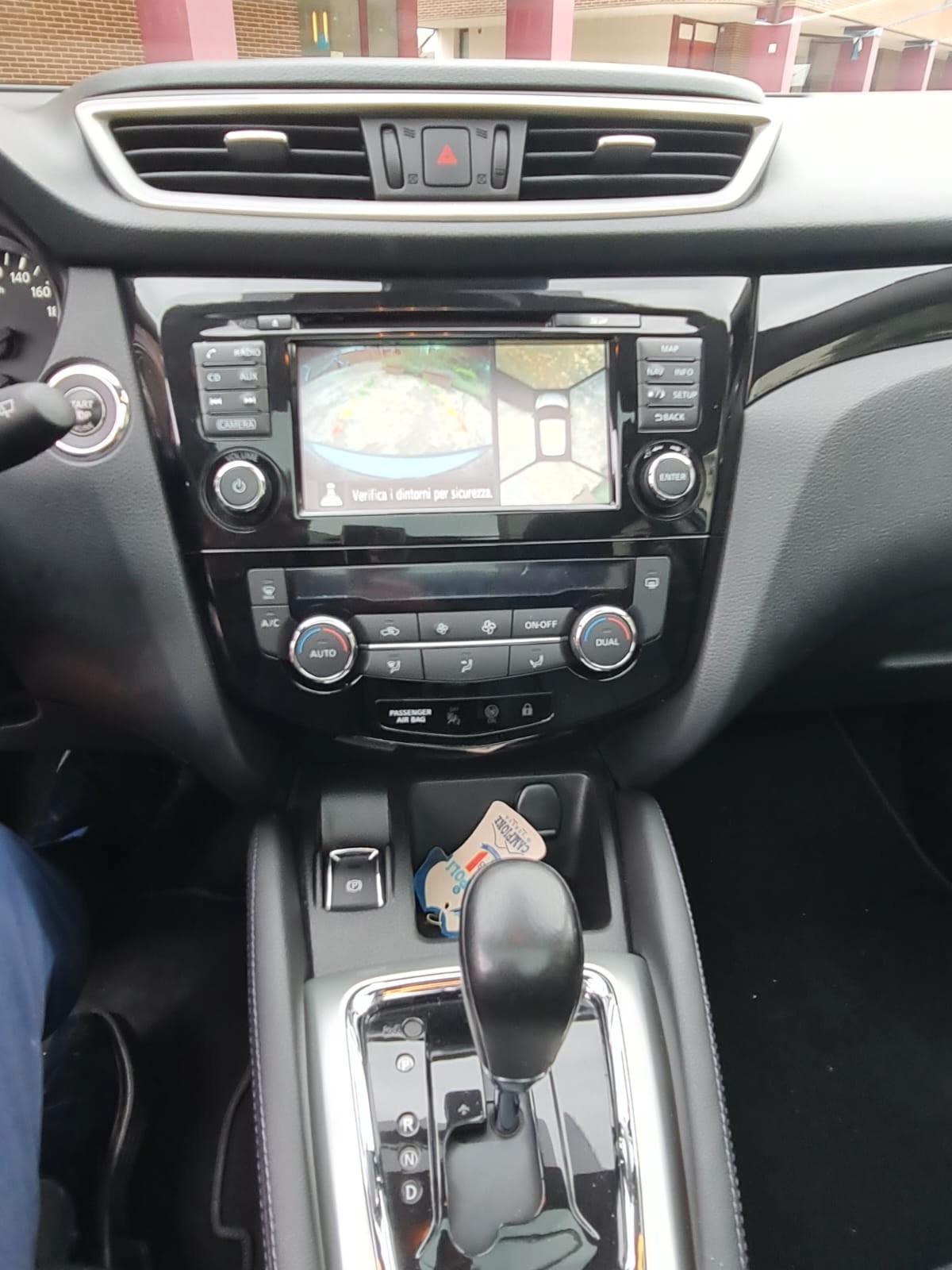 Nissan Qashqai 1.6 dCi 2WD TEKNA Tetto PANORAMICO PELLE CERCHI IN LEGA 19" 4 TELECAMERE FULL LED