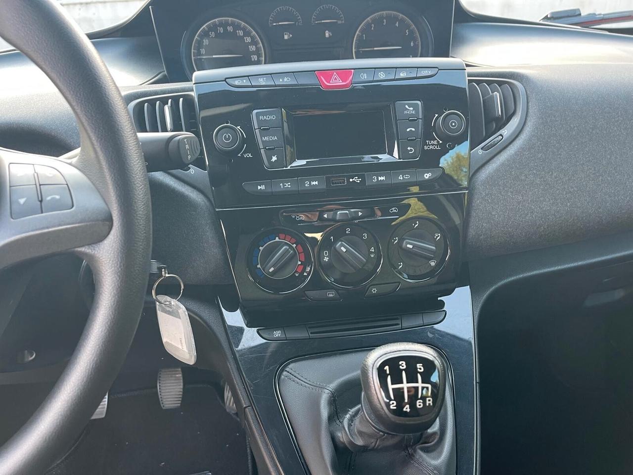 Lancia Ypsilon 1.0 FireFly 5 porte S&S Hybrid Ecochic A. Ferretti