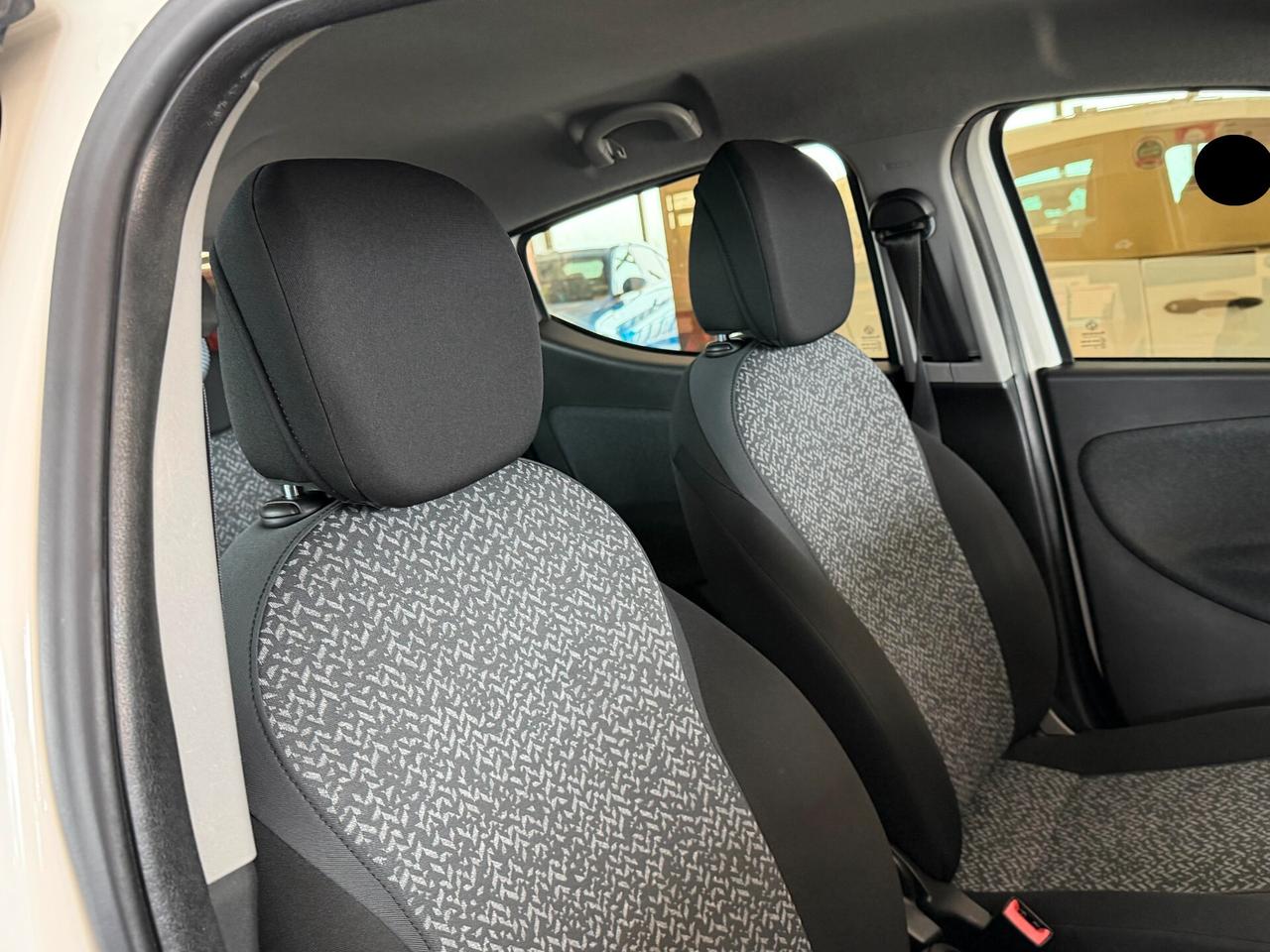 Lancia Ypsilon 1.2 69 cv. ELEFANTINO BLU