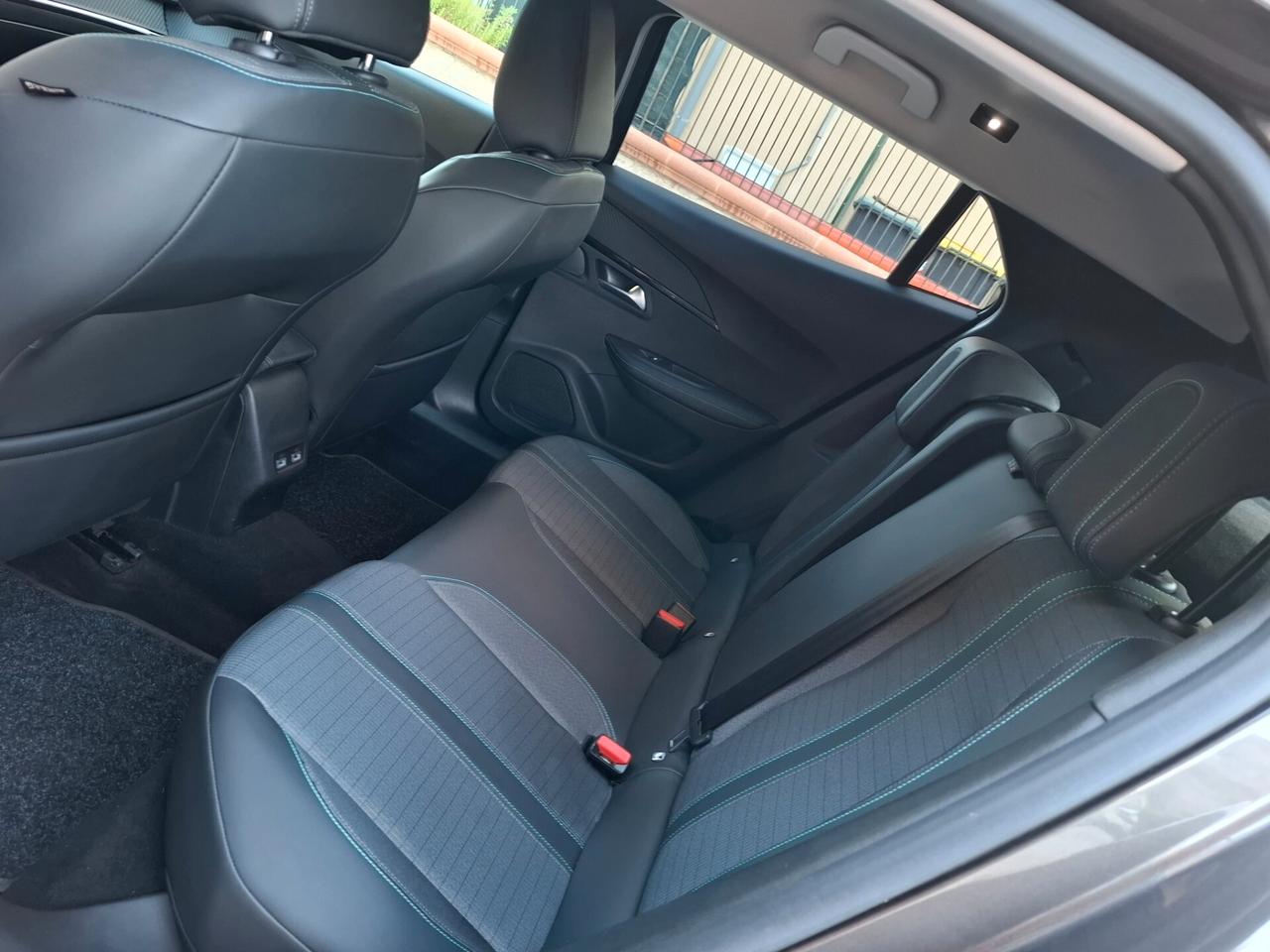 Peugeot 2008 Blue HDi 130 S&S EAT8 Allure Pack