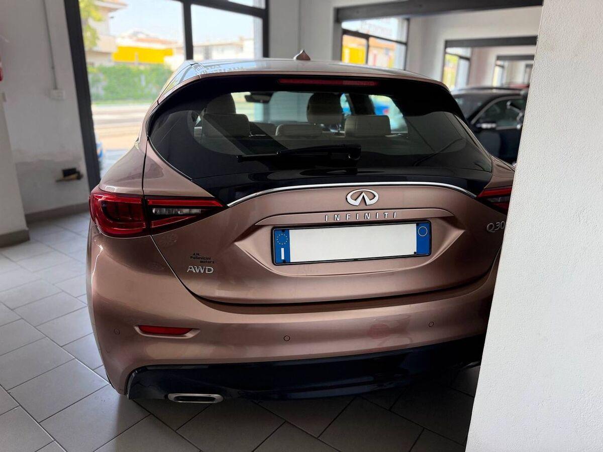 Infiniti Q30 2.2d Premium Tech Gallery White awd 170cv dct