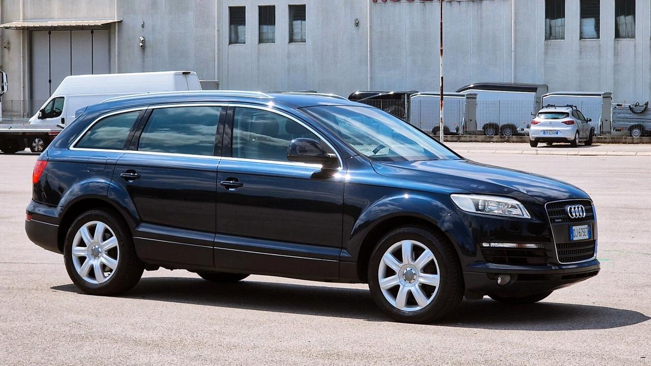 Audi Q7 3.0 V6 TDI 240 CV quattro 7 Posti