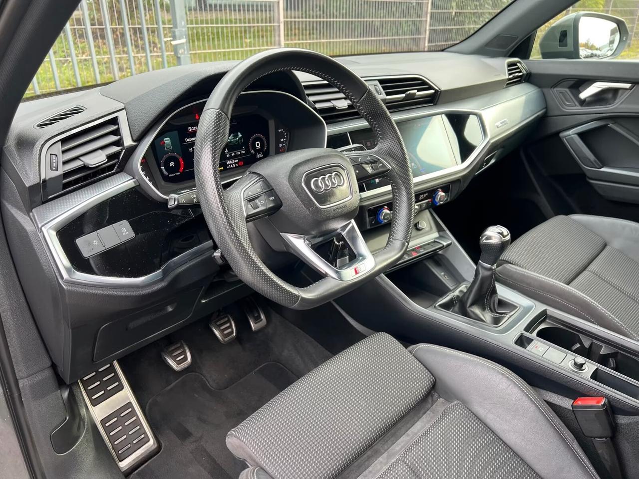Audi Q3 35 TFSI S line edition