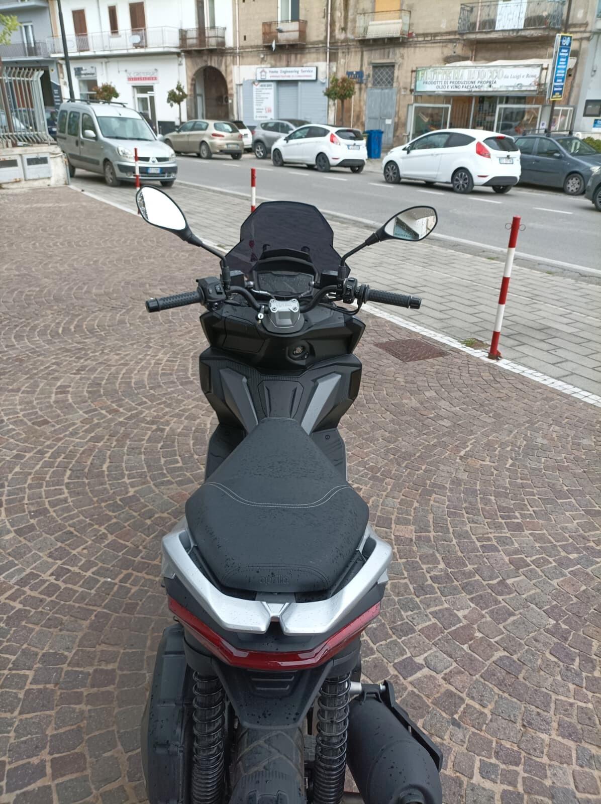 Aprilia SR GT 200