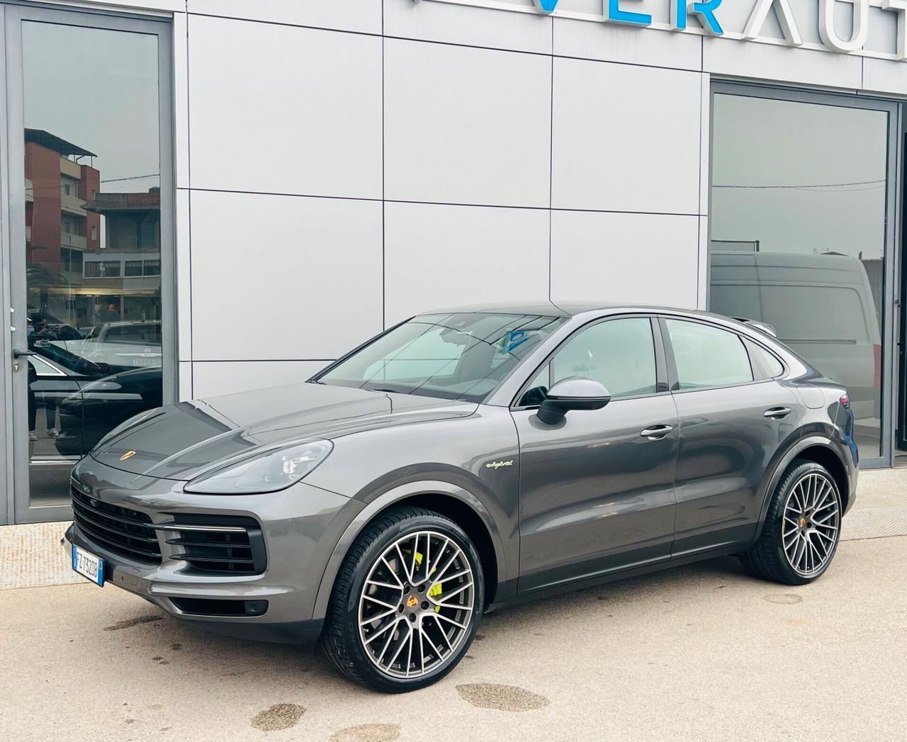 Porsche Cayenne Coupe e-hybrid possibilità noleggio no scoring