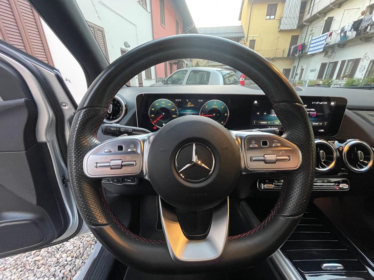 Mercedes-Benz B 180 AMG Line Premium