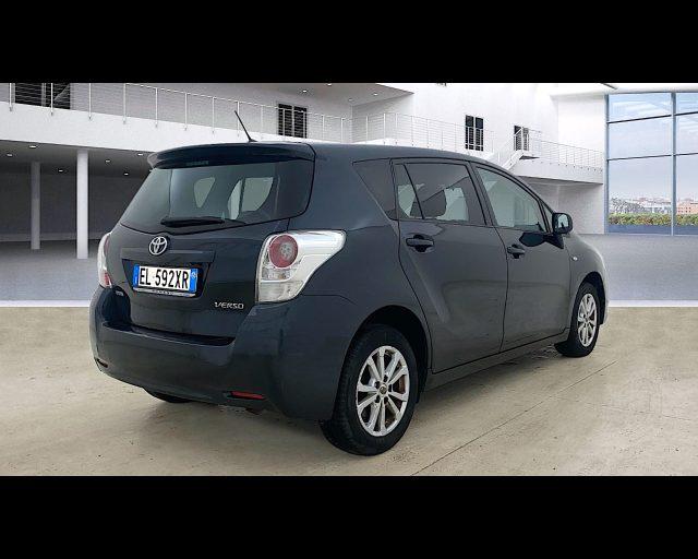 TOYOTA Verso 2.0d Active c/navi s/t.pan. 7p.ti mt