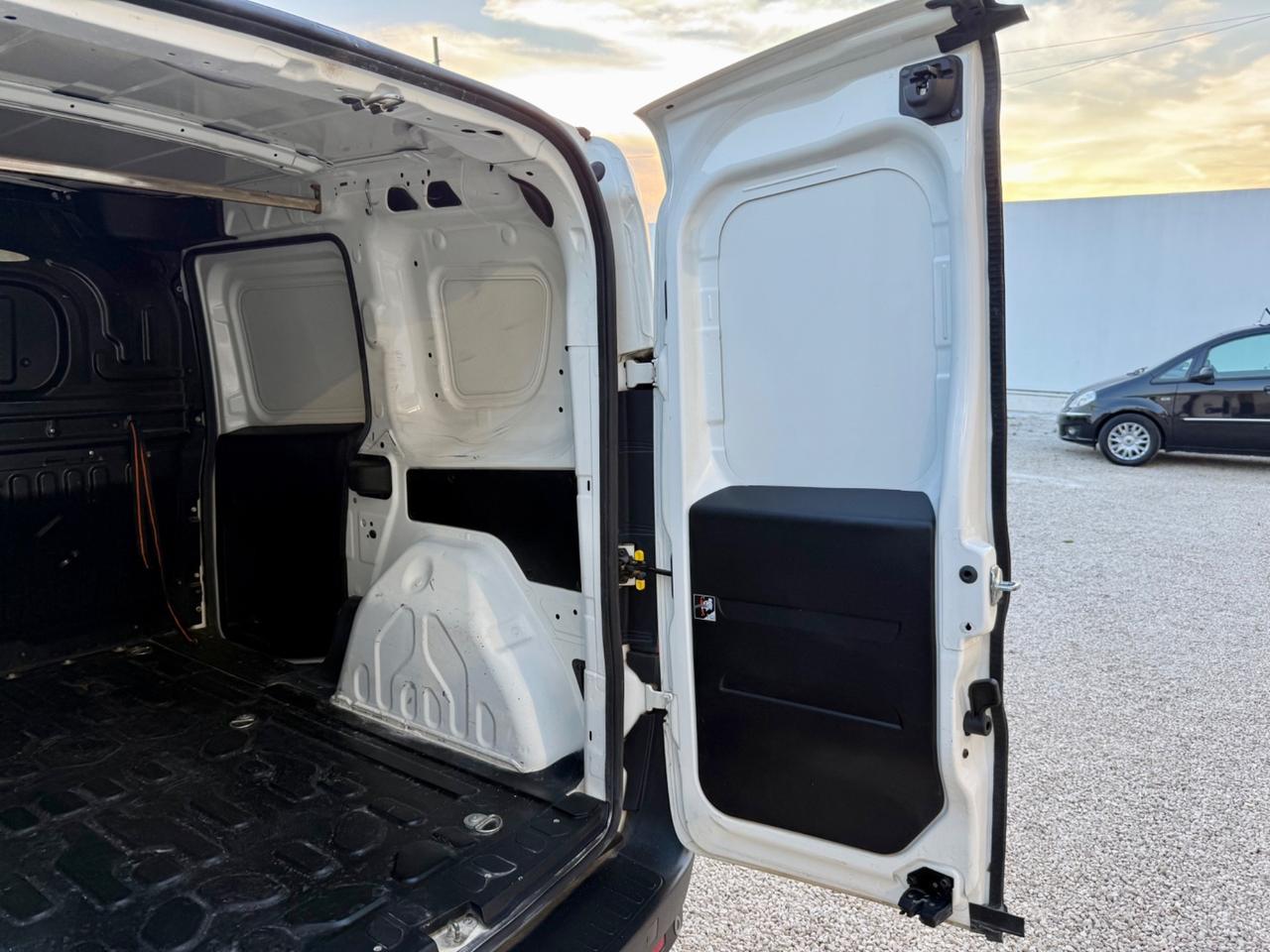 Fiat Doblo 1.3 MJT Cargo Lamierato SX 3 Posti Autocarro