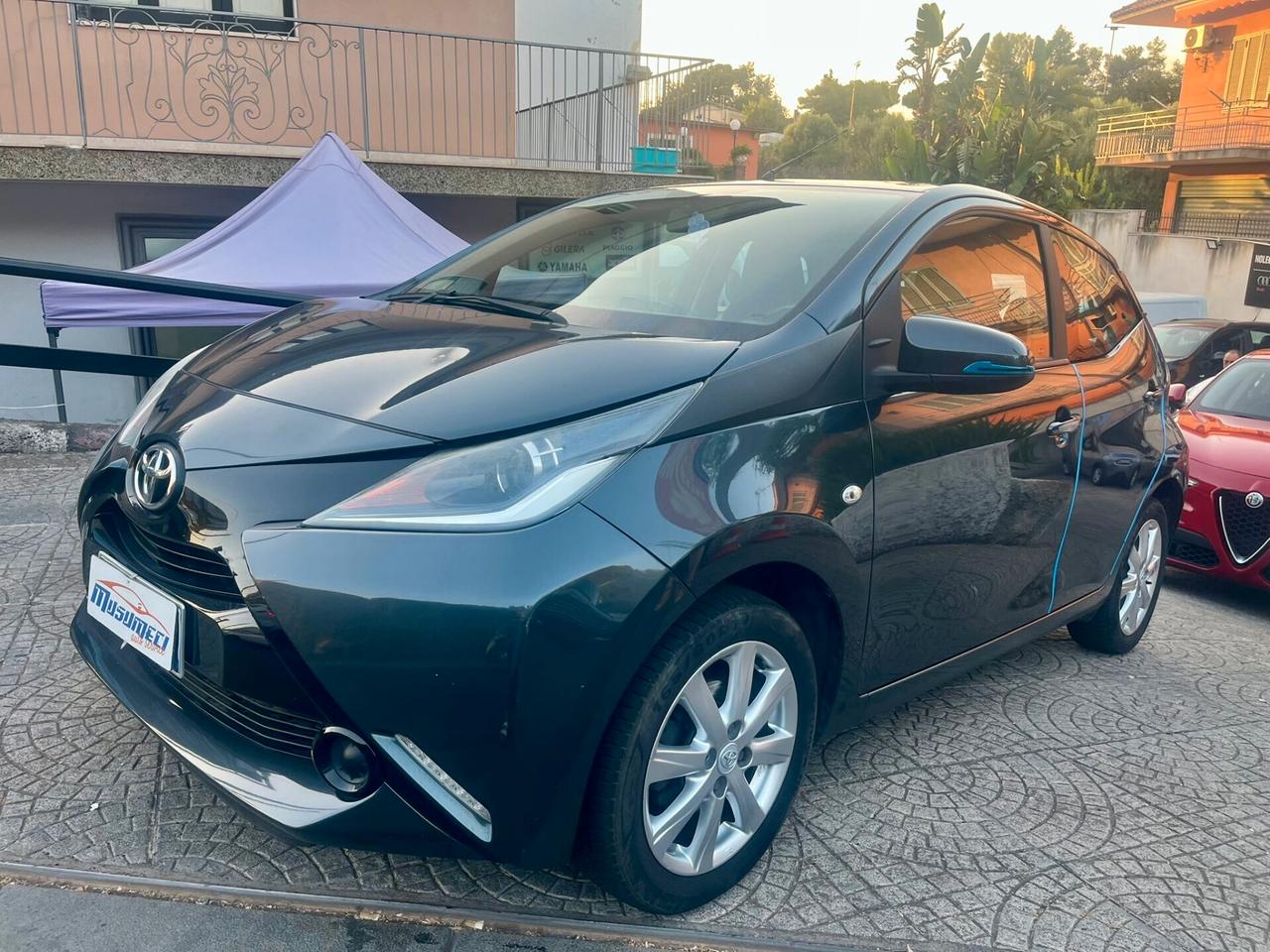 Toyota Aygo 1.0 VVT-i 69 CV 5 porte x-play TSS