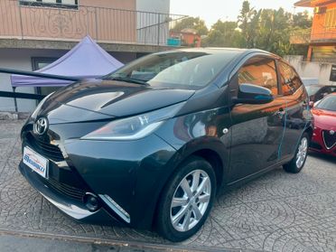 Toyota Aygo 1.0 VVT-i 69 CV 5 porte x-play TSS