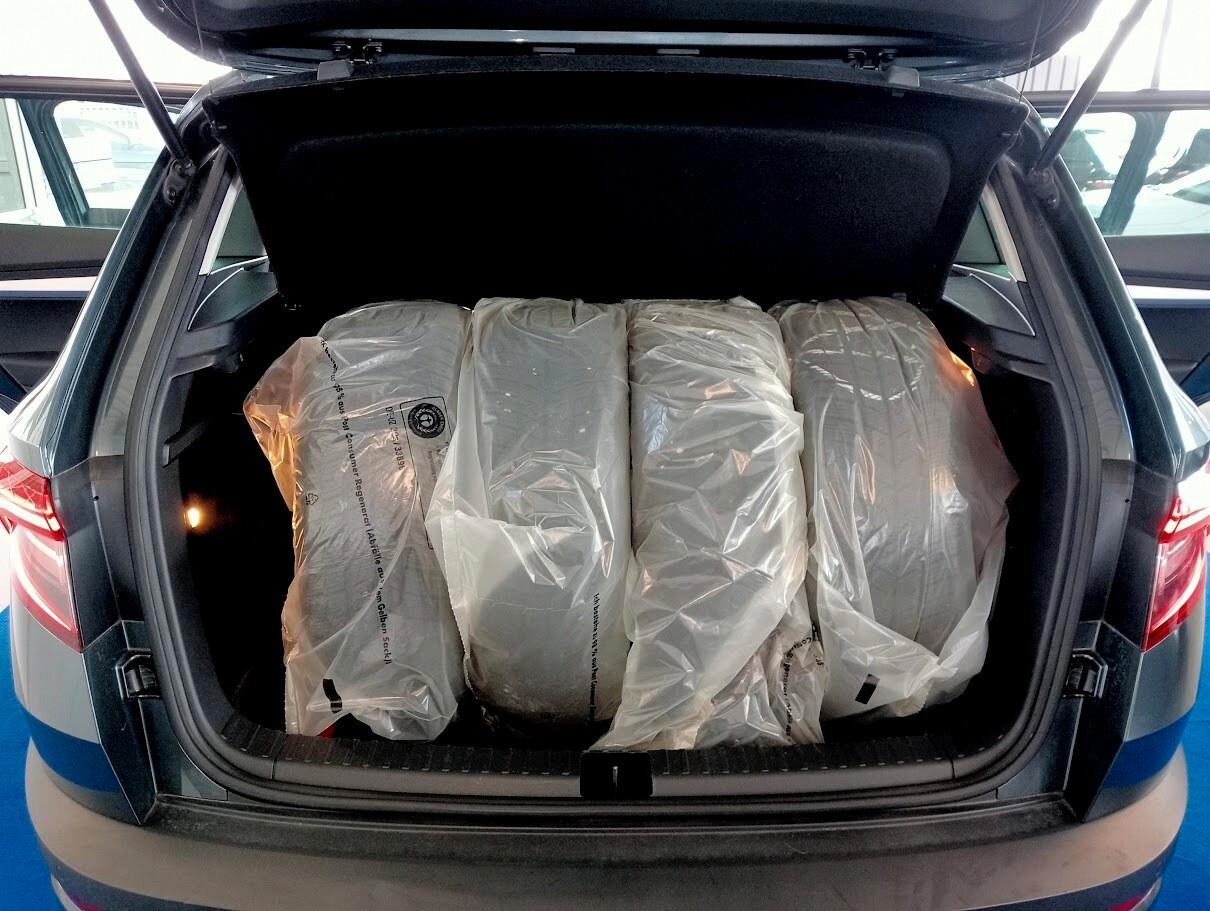 Skoda Karoq 1.6 TDI AMBITION CARPLAY CAMERA 17" PRONTA CONS