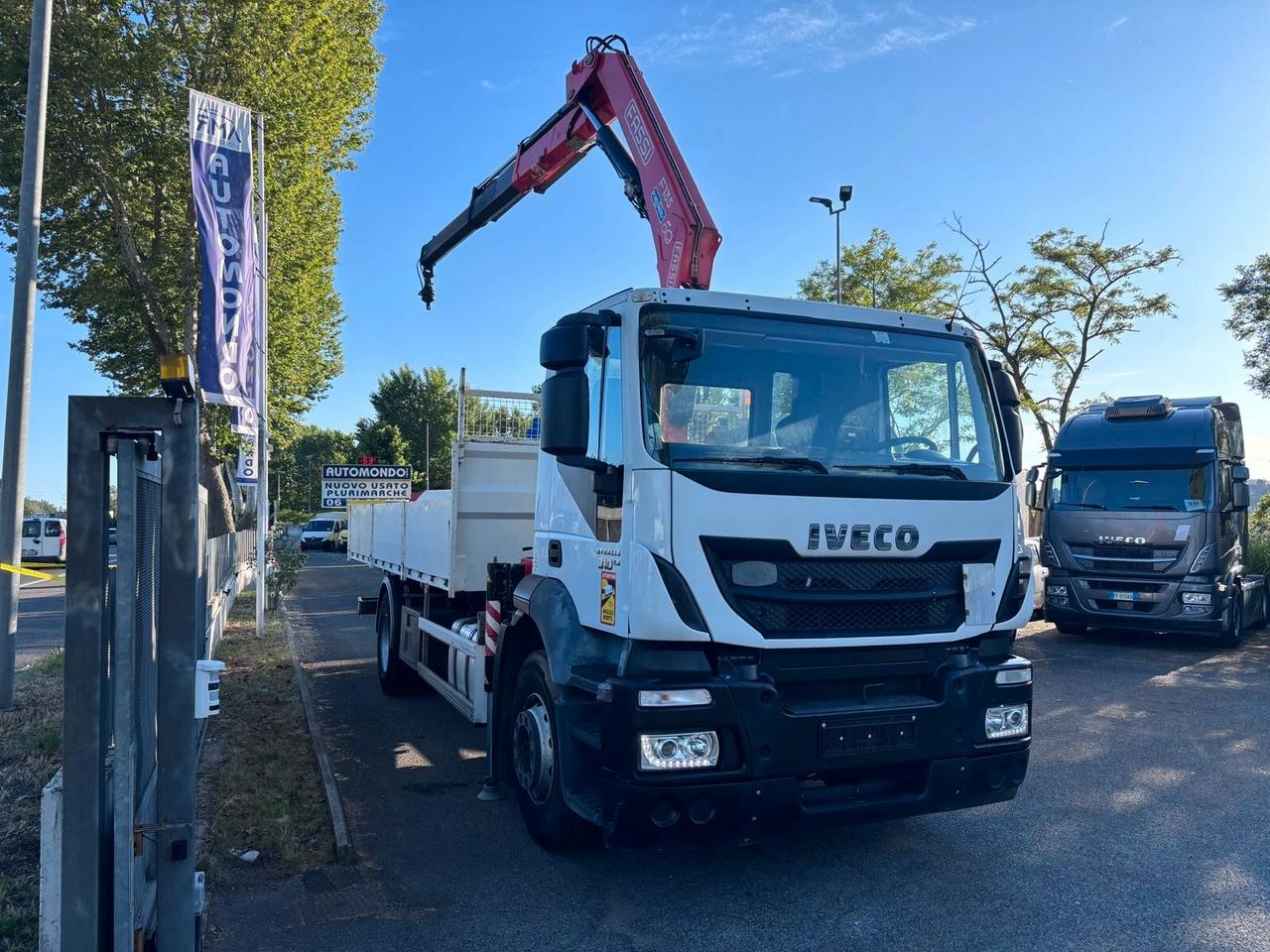 Iveco Stralis 190S310 con gru Palfinger moedello PK 13500