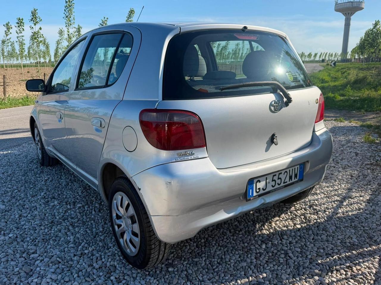 Toyota Yaris 1.0i 16V cat 5 porte Sol