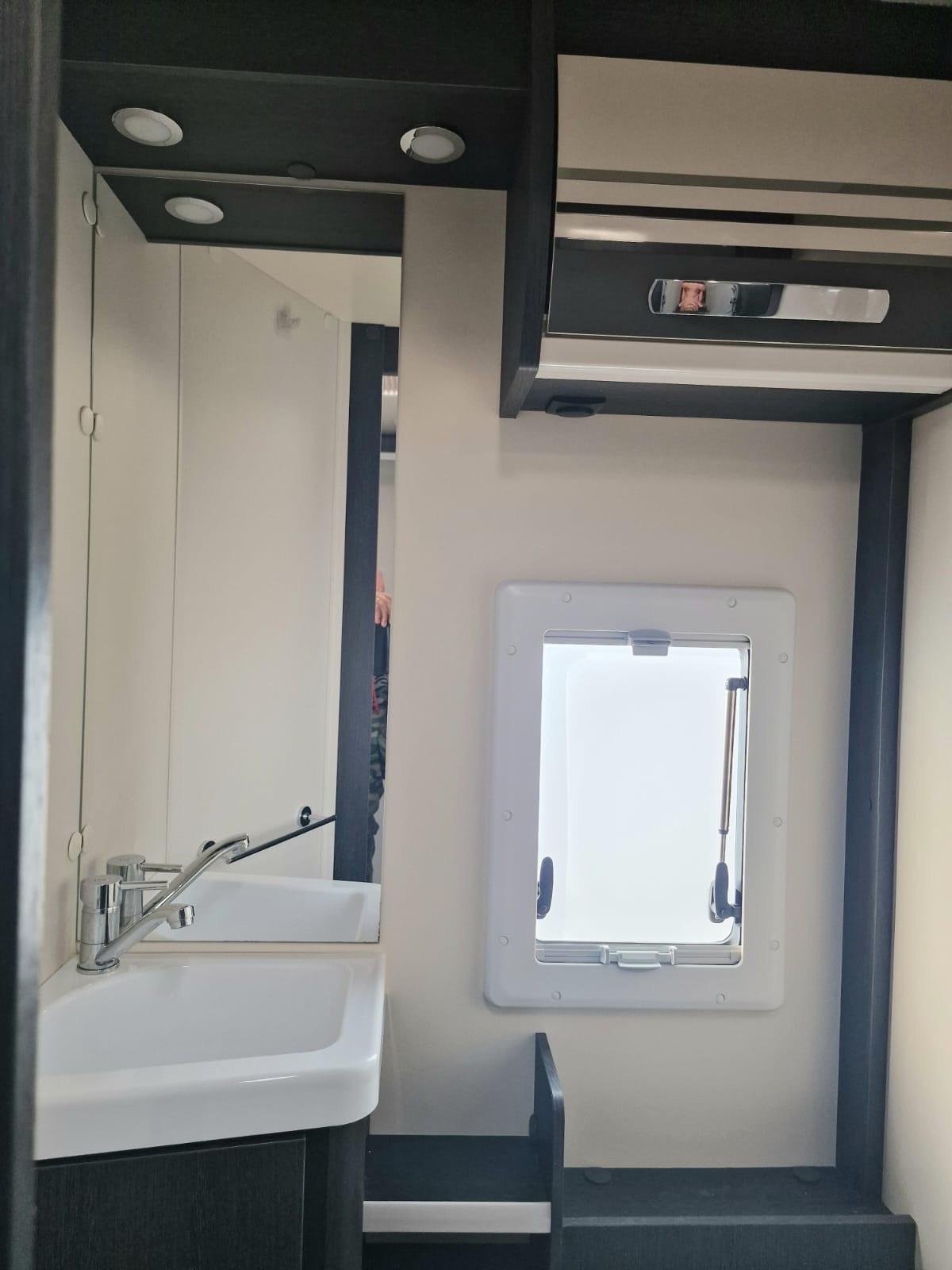 Roller Team semi integrale del 2025 in saldo 700