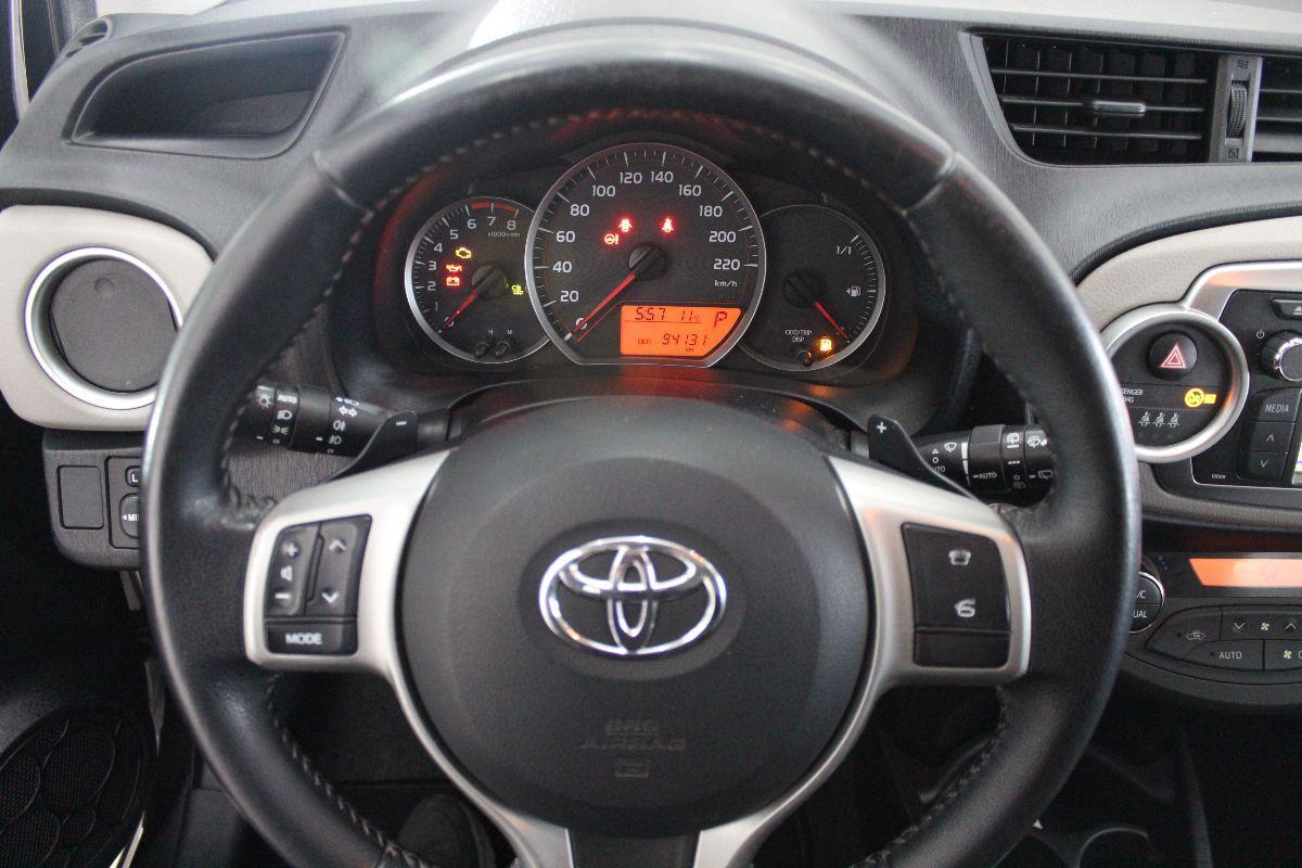 TOYOTA - Yaris - 1.3 5 porte Lounge CVT Stop & Start