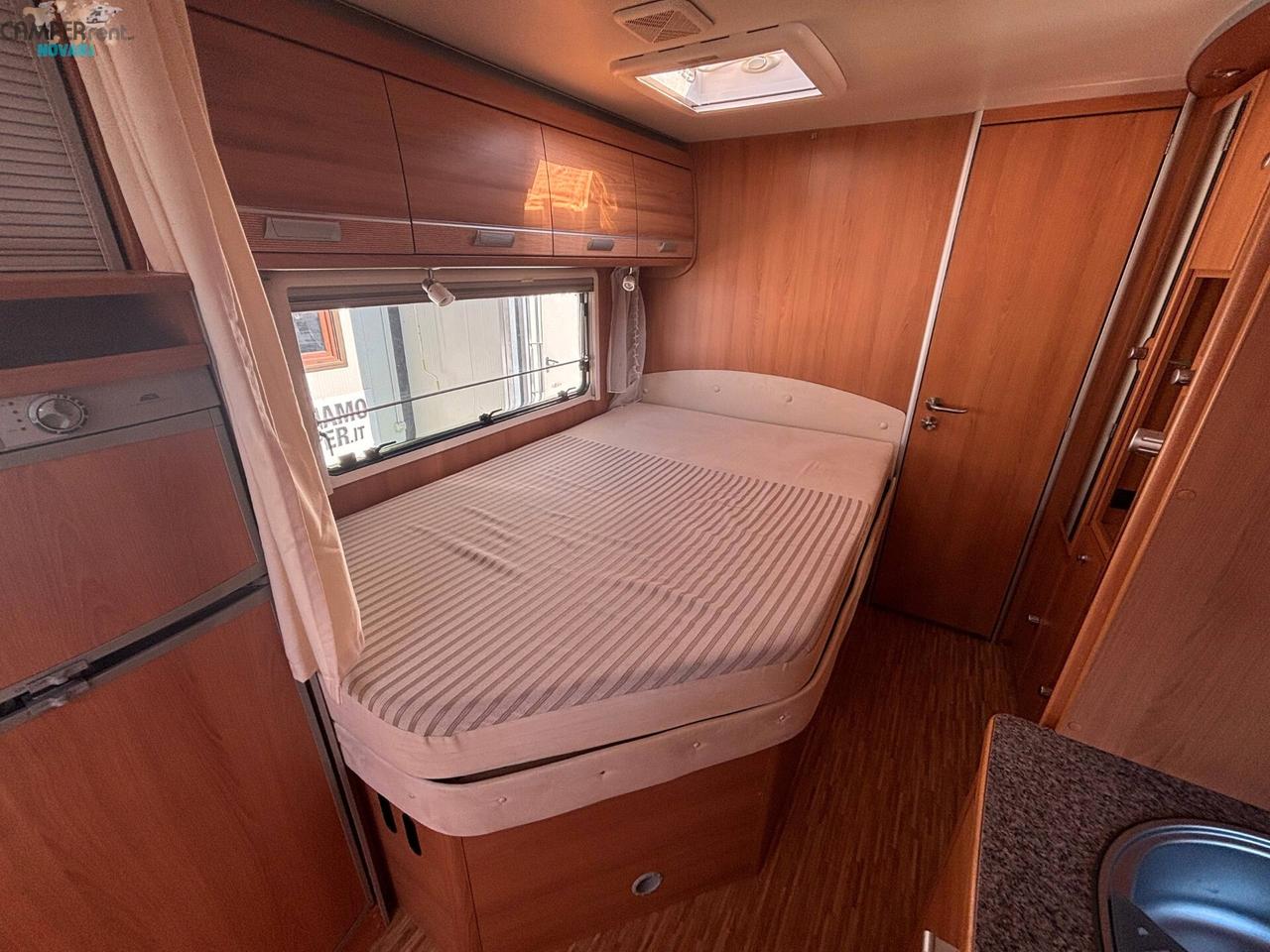 DETHLEFFS ESPRIT 7094 RT - Semintegrale con letto alla francese in coda