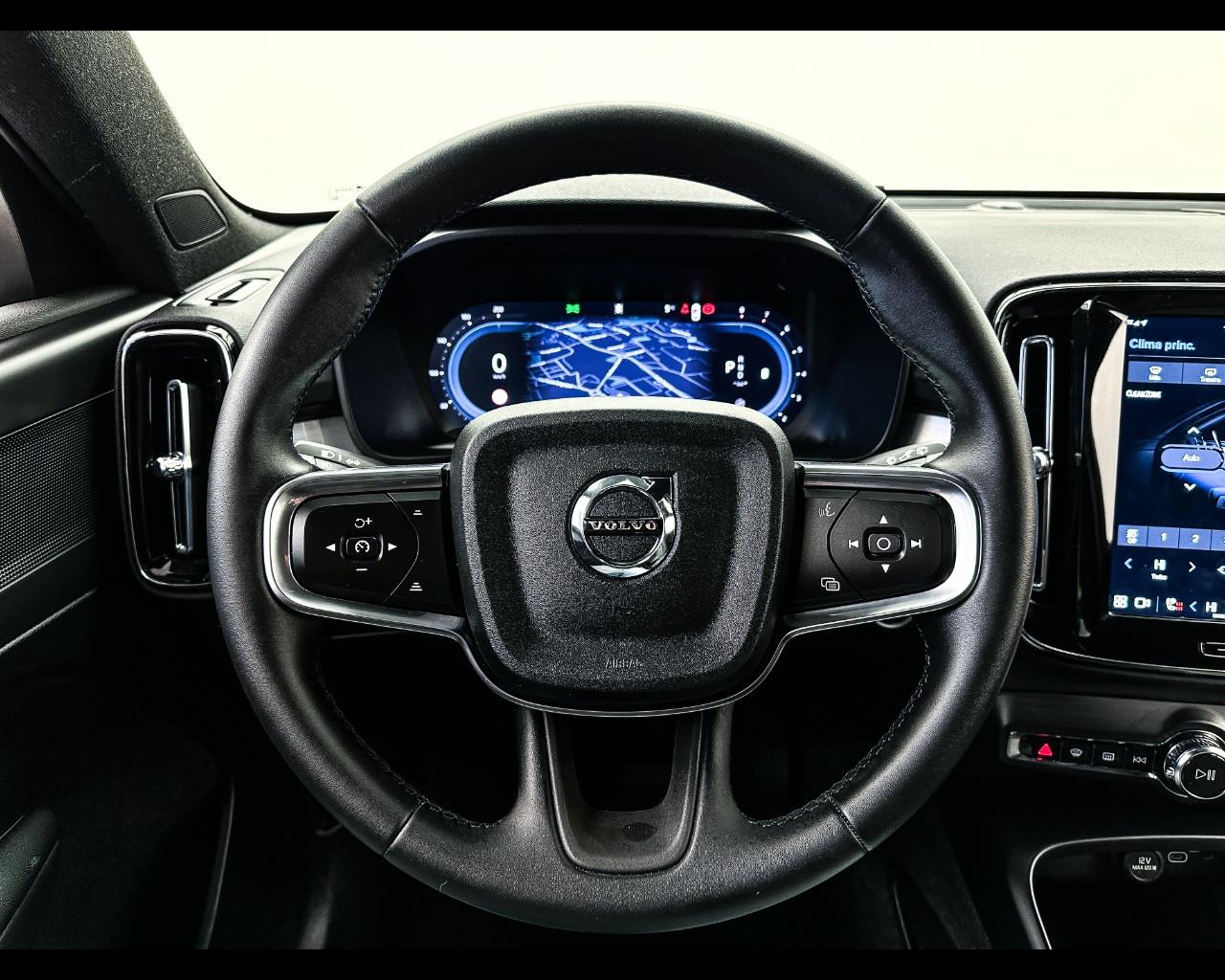 VOLVO XC40 (2017-->) - XC40 B3 automatico Core