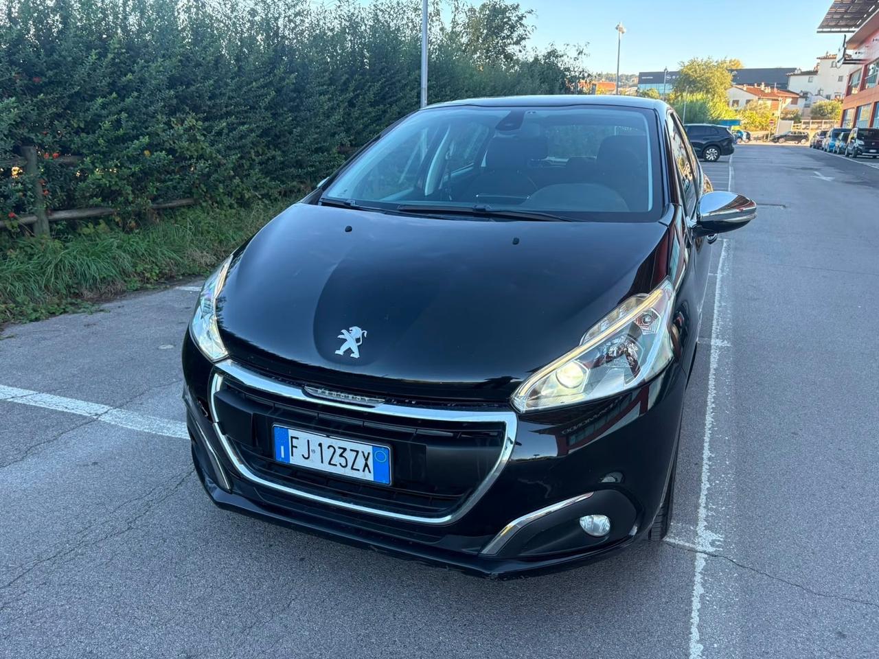 Peugeot 208 BlueHDi 75 5 porte Allure 2017 136.000 KM