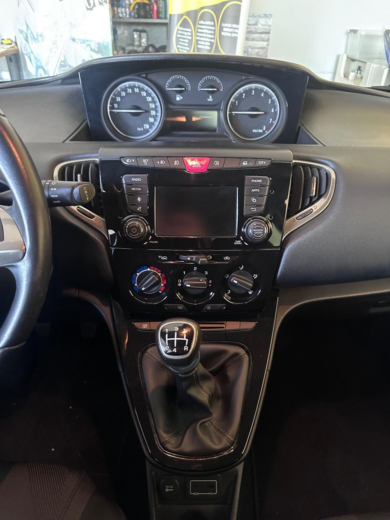 Lancia Ypsilon 1.2benz. Platinum 76.000km