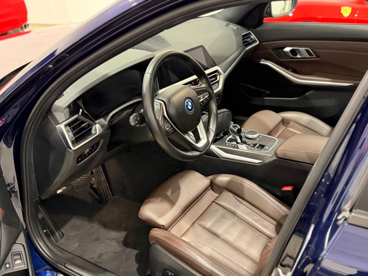 Bmw 330e xDrive Touring FULL, UNIPRO