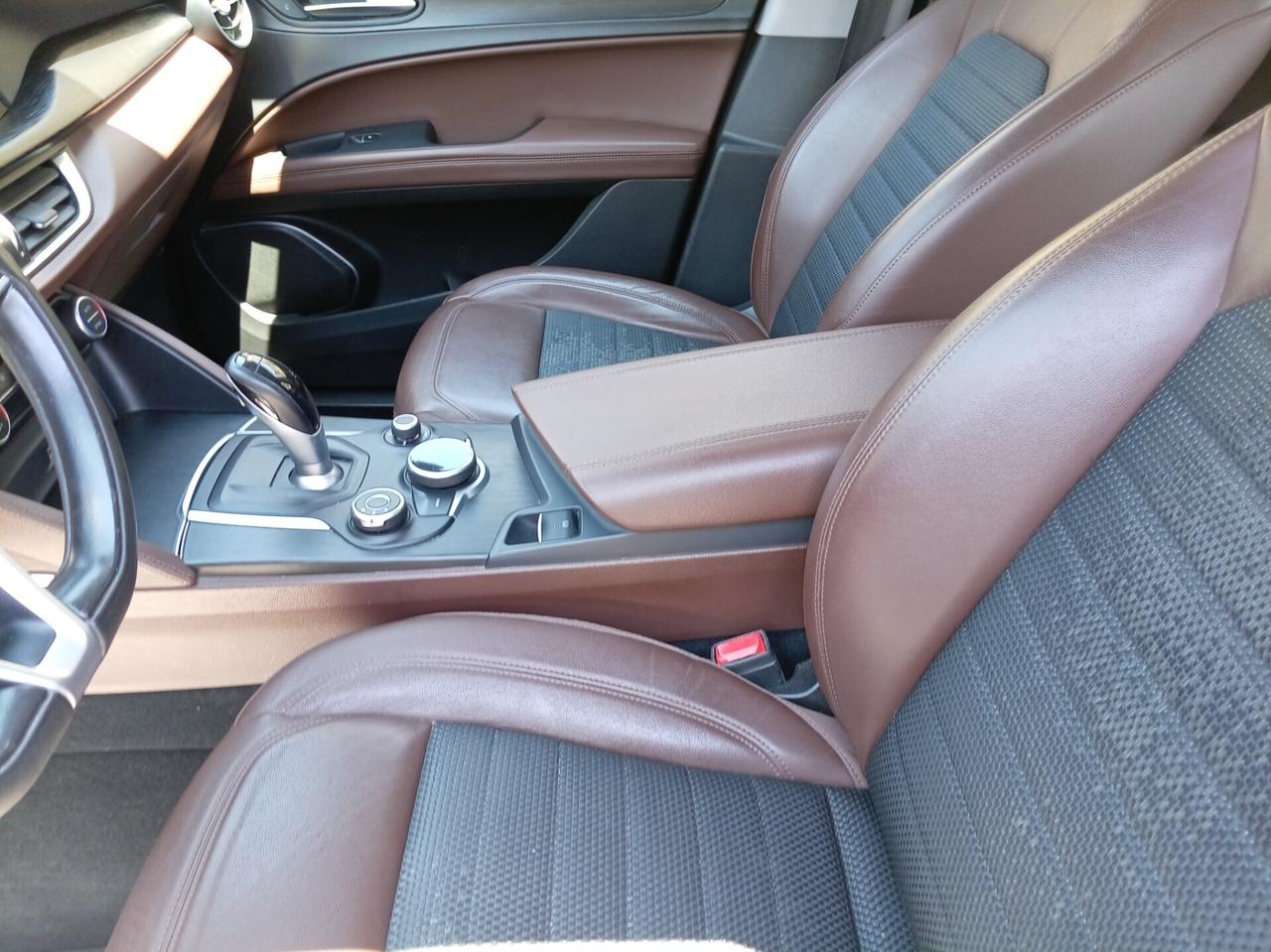 Alfa Romeo Stelvio 2.2JTDM 210 CV AT8 Q4 Executive FULL PELLE NAVI XENON