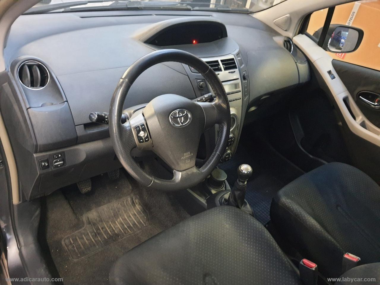 TOYOTA Yaris 1.3 5p. Sol