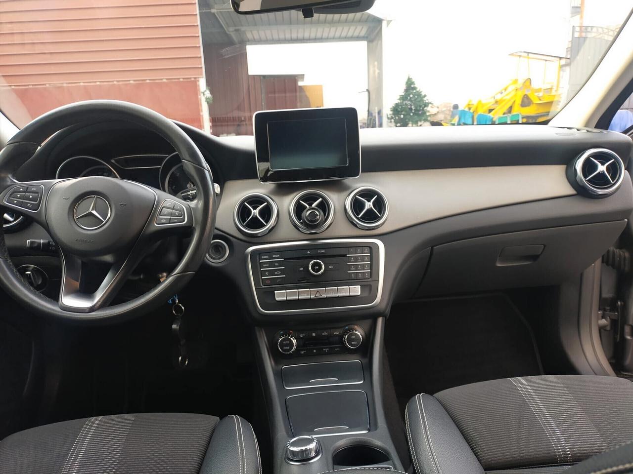 Mercedes-benz CLA 220 CLA 220 d 4Matic Automatic Business Extra