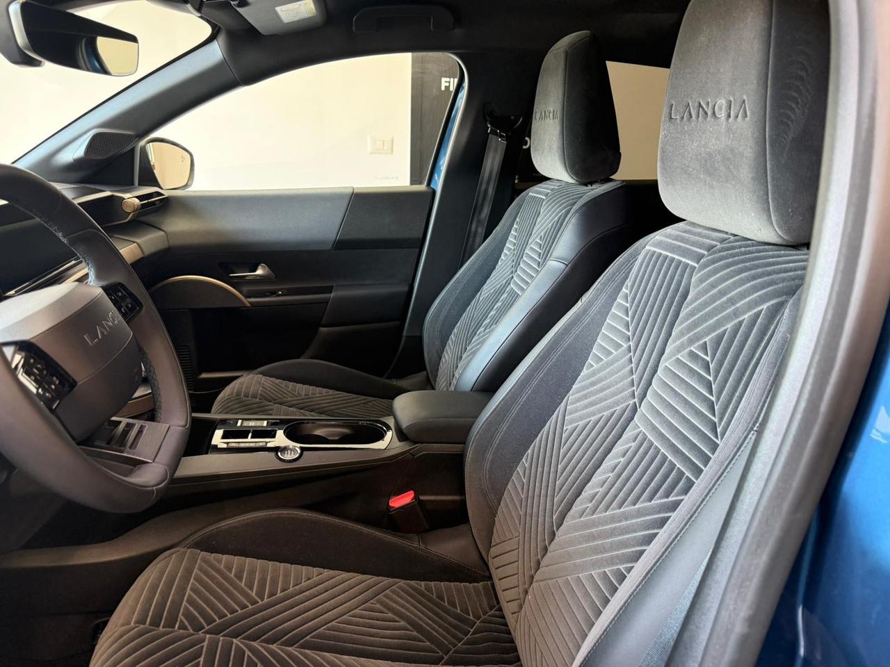 Lancia Ypsilon Hybrid e-DCT HF Line