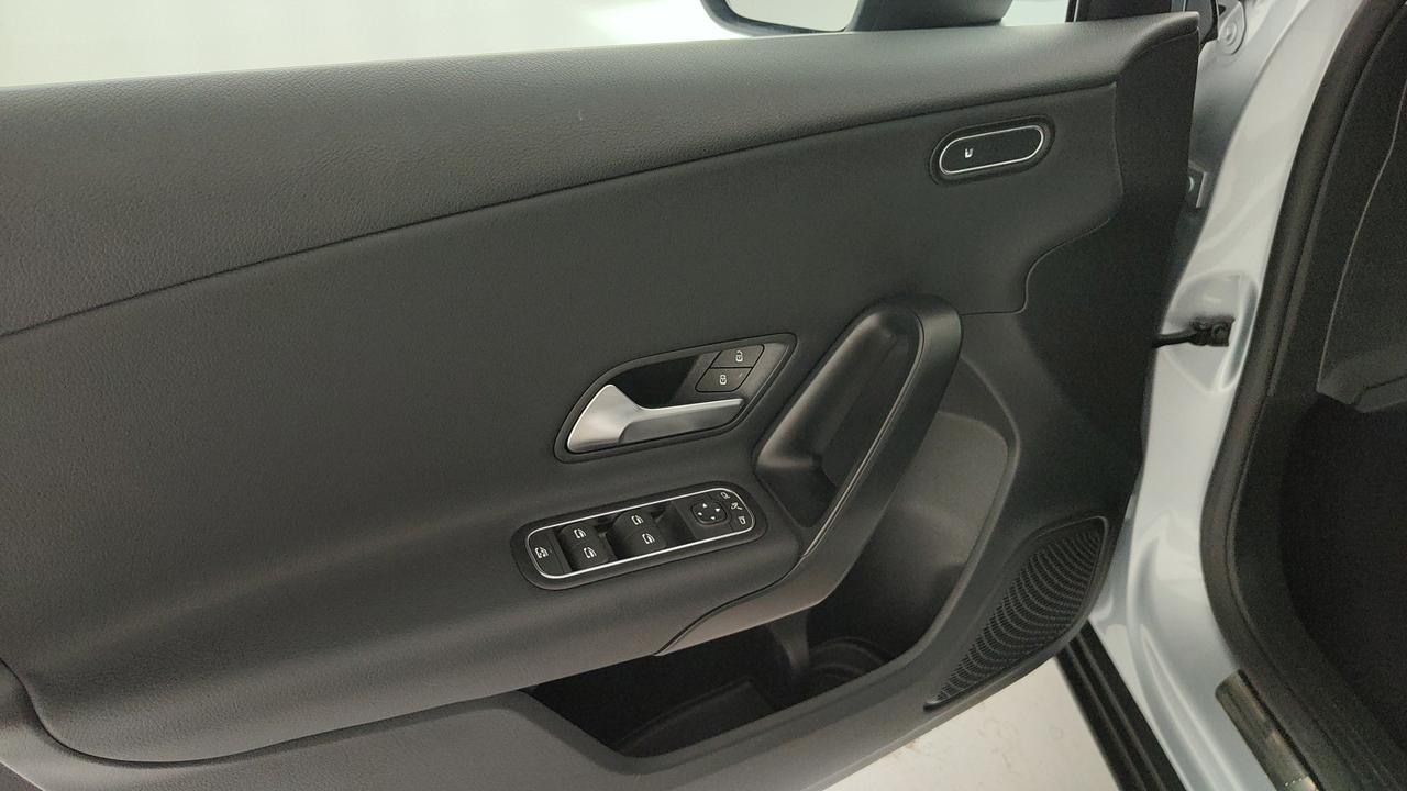 Mercedes-Benz A 180 d Advanced auto