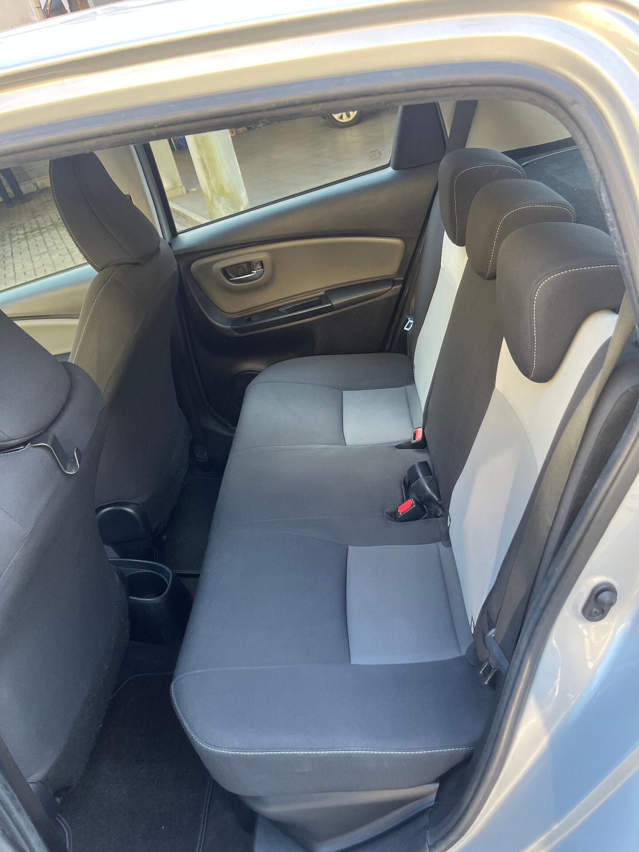 TOYOTA YARIS 1.5 HYBRID (BENZINA/ELETTRICA) CAMBIO AUTOMATICO - 5 PORTE ACTIVE - ANCHE PER NEOPATENTATI