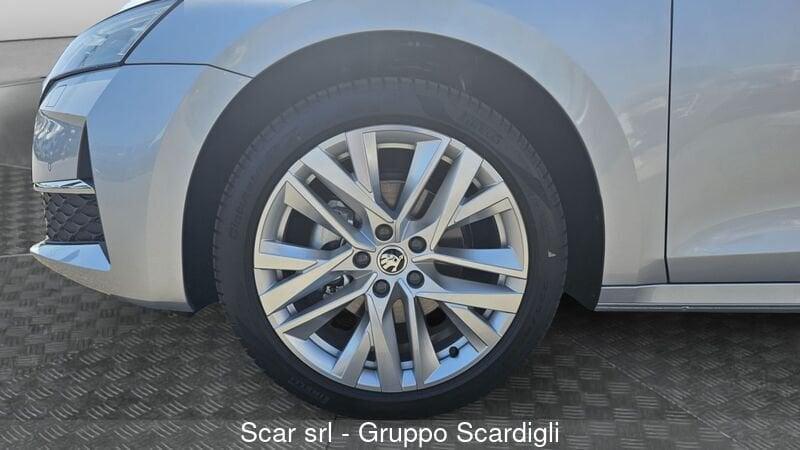 Skoda Octavia 2.0 TDI 150 CV DSG Wagon Executive con FARI MATRIX E CERCHI D 18