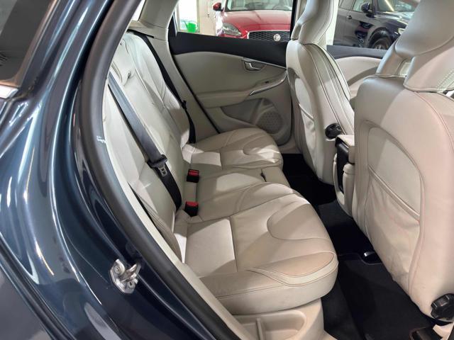 VOLVO V40 Cross Country D3 Geartronic Momentum