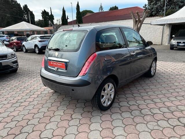 Lancia Ypsilon 1.2 16V Platino