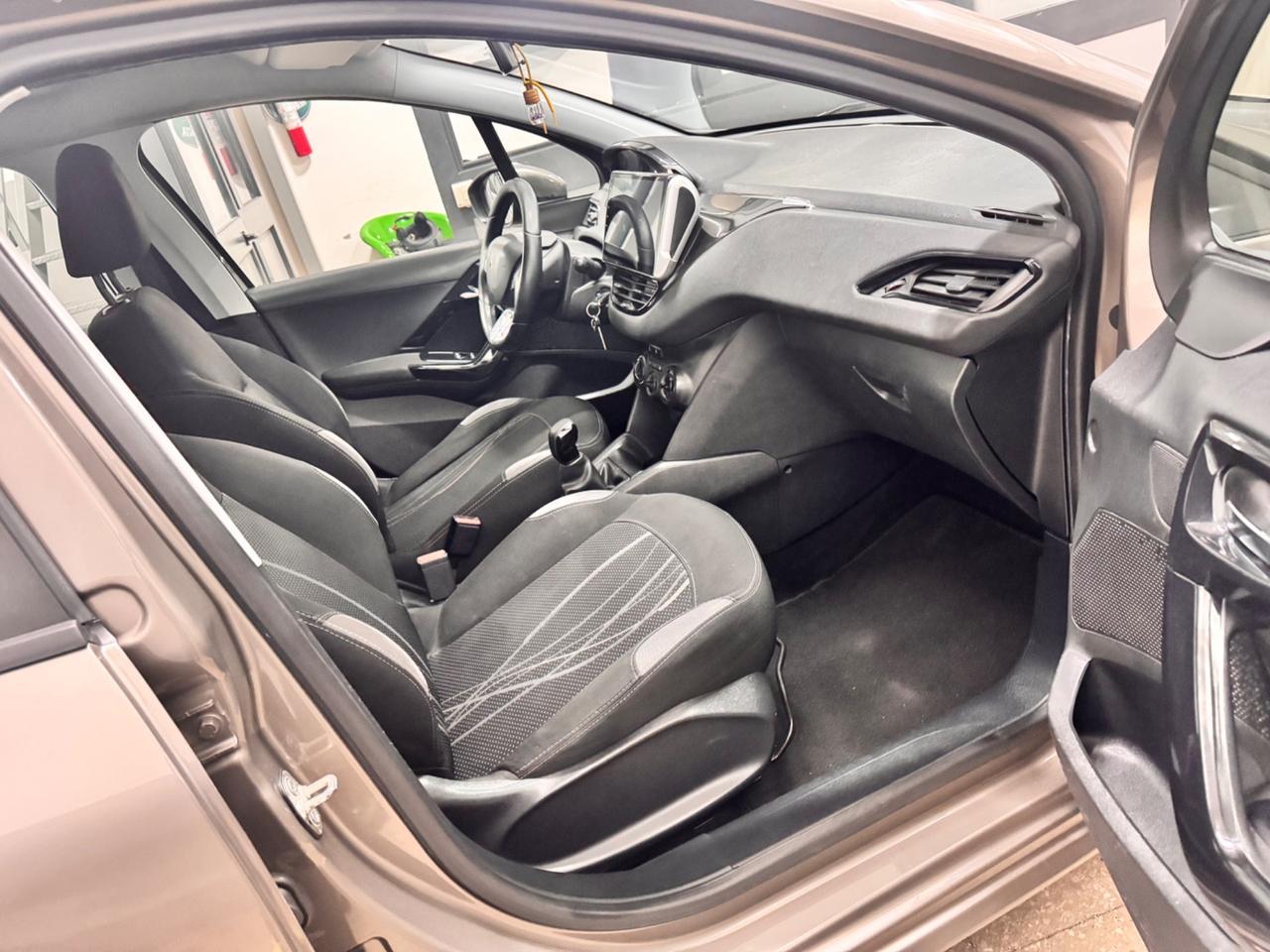 Peugeot 208 1.4 HDi 68 Cv 5P. Allure - 2014