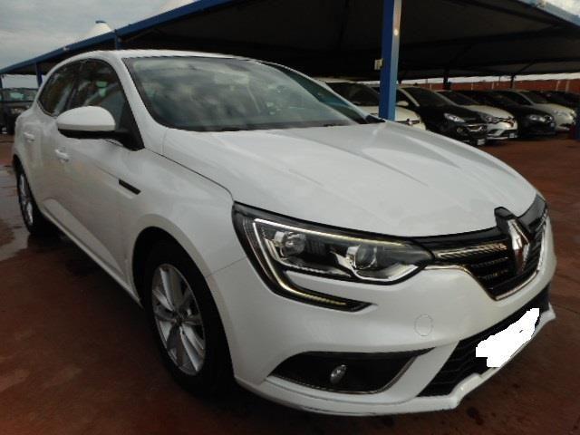 RENAULT M&eacute;gane 1.5 dCi 110 CV EDC Limited N1 AUTOCARRO