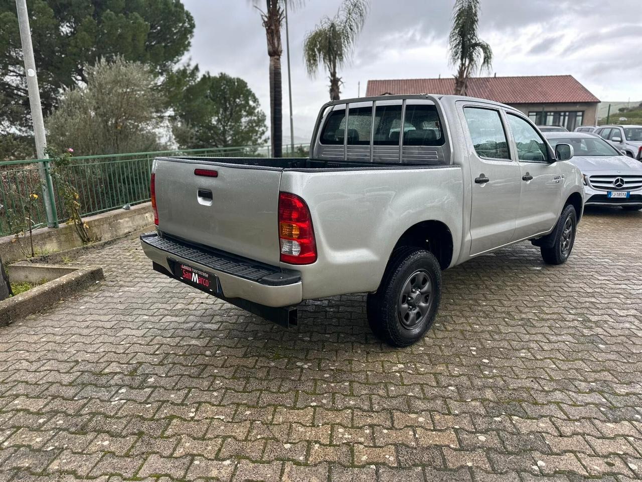 Toyota Hilux 2.5 D-4D 4WD 4p. Double Cab DLX