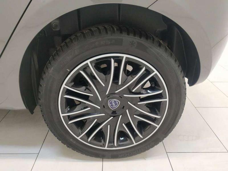 Lancia Ypsilon 1.0 firefly hybrid Gold s&s 70cv