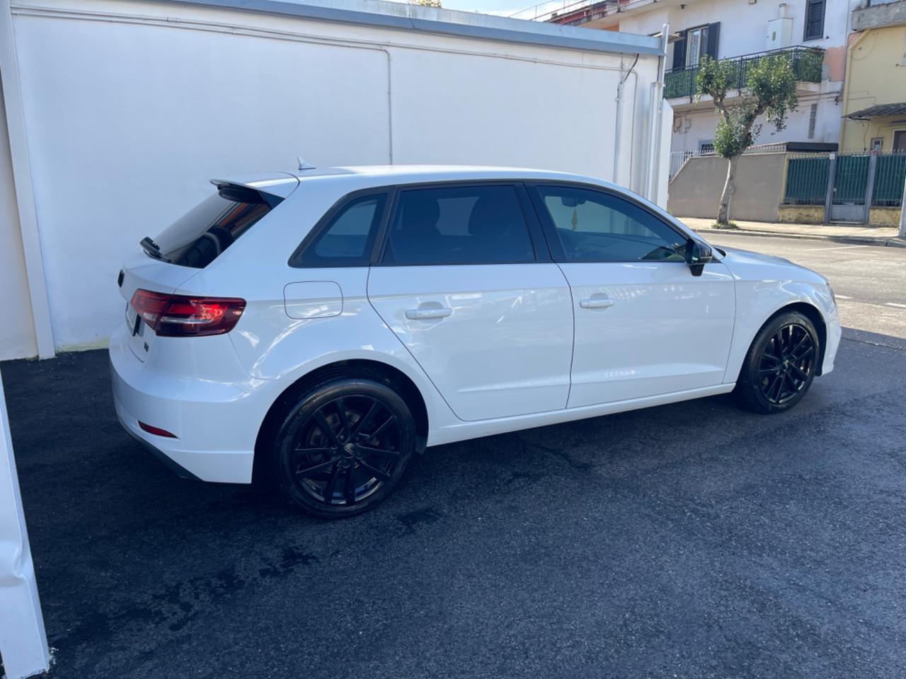 Audi A3 SPB 2.0 TDI S tronic Sport (IDENTITY BLACK)