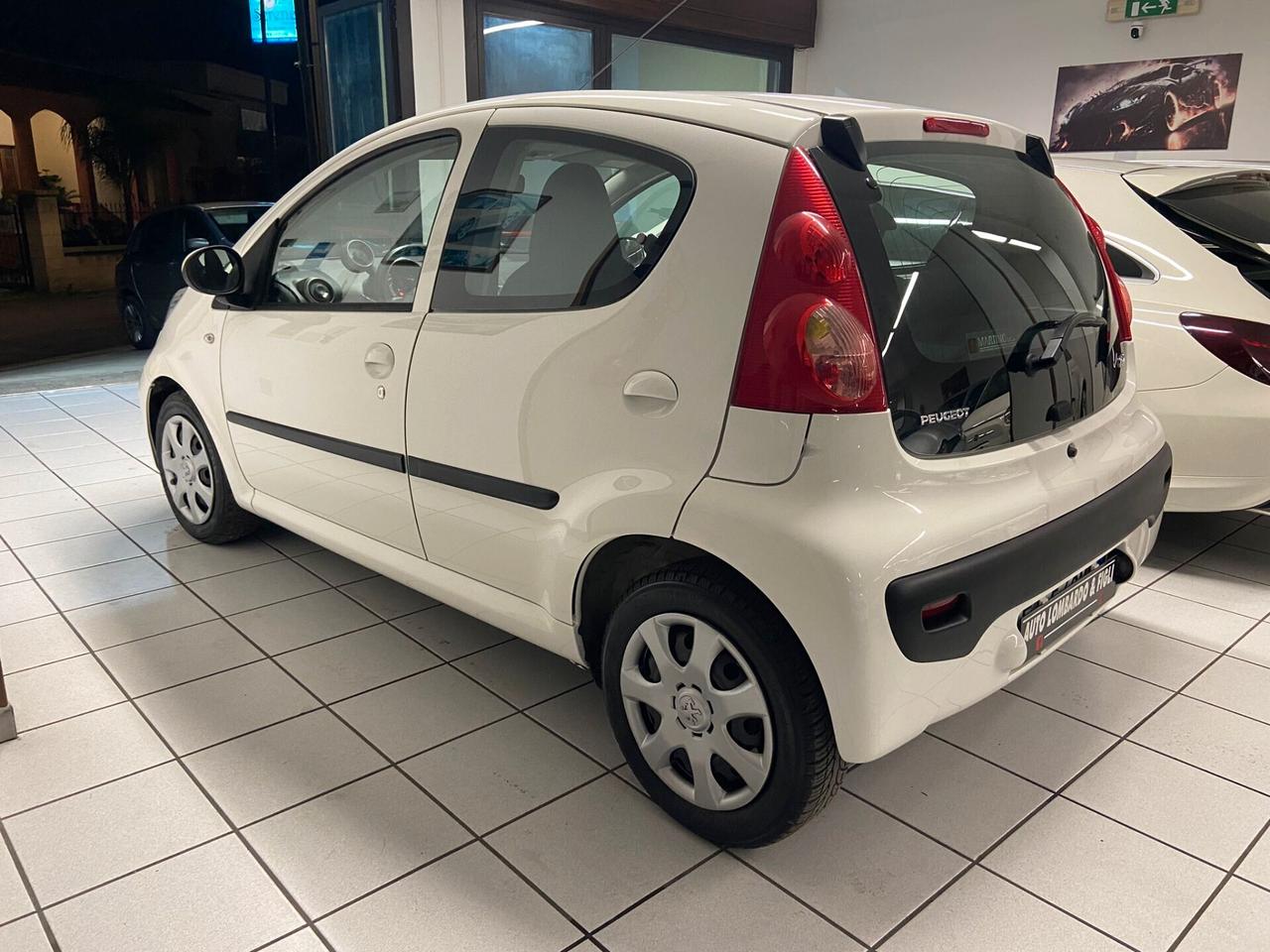 Peugeot 107 1.0 68CV 5p. Sweet Years 2Tronic