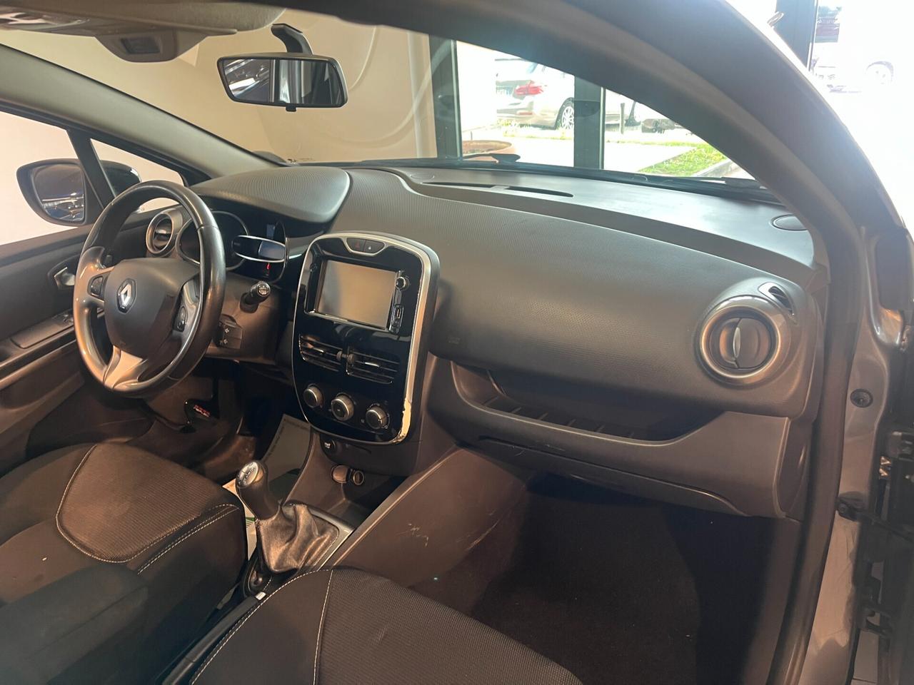 Renault Clio 1.2 75CV 5 porte costume national