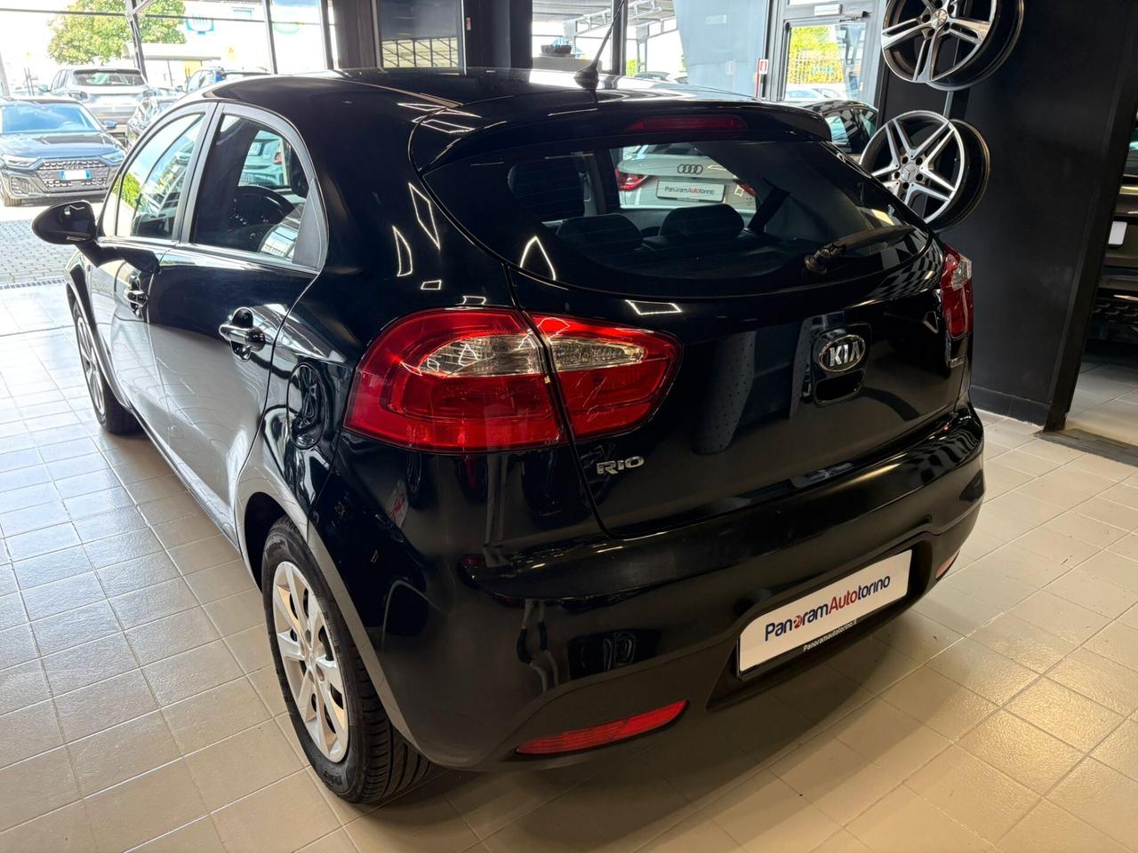 Kia Rio 1.1 CRDi 5p. Cool Neopatentati