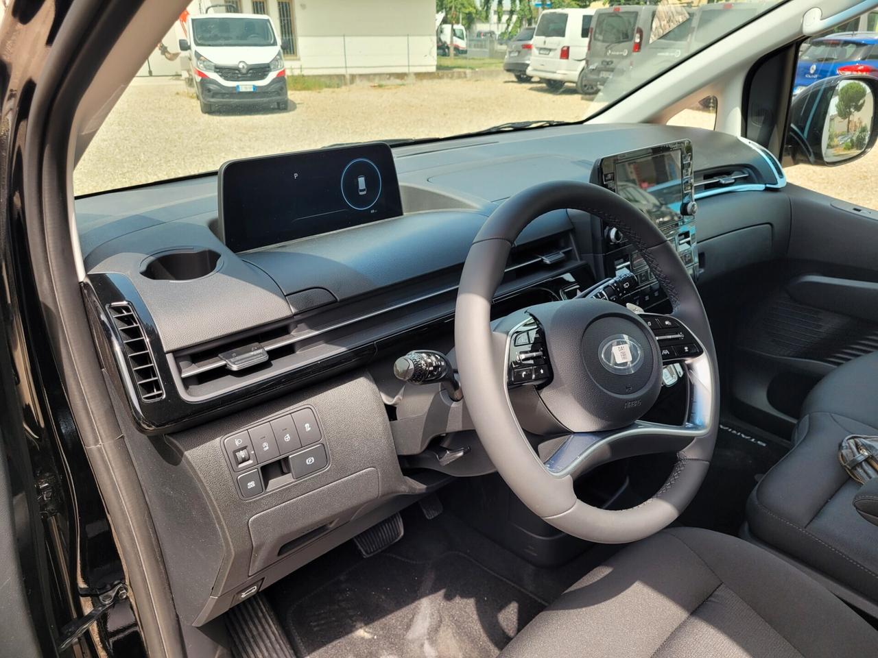 Hyundai Staria 2.2 AT 9 posti 4X4