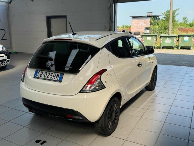 LANCIA Ypsilon 1.0 FireFly 5 porte S&S Hybrid Ecochic Silver