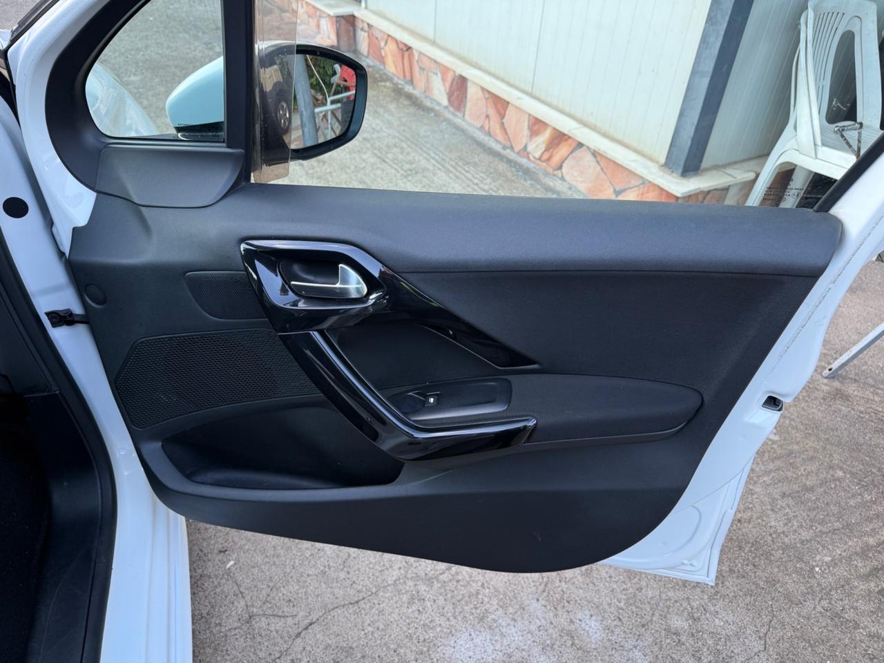 Peugeot 208 1.2 Benzina 82 cv 5 porte Km Certificati