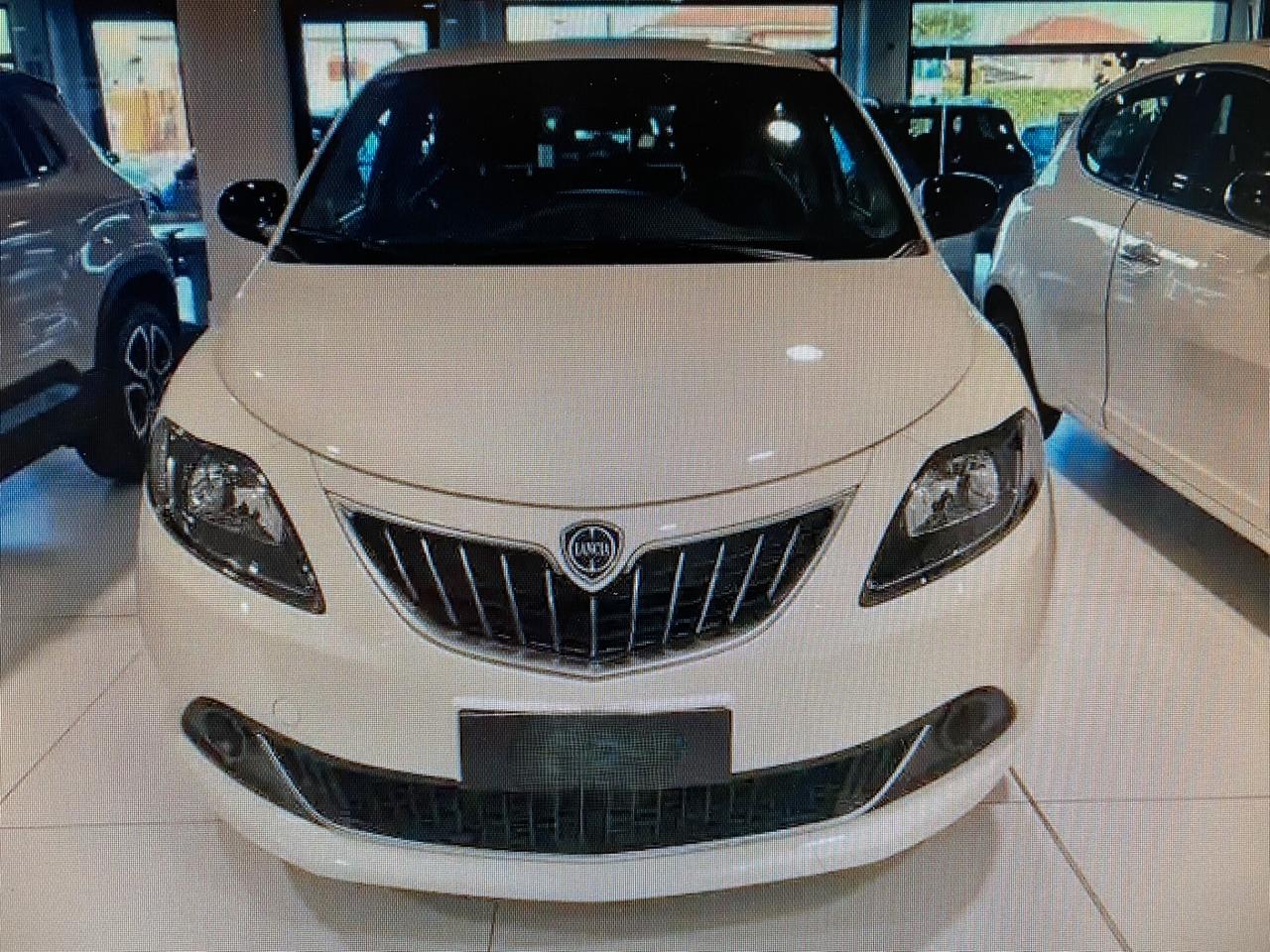 Lancia Ypsilon 1.0 FireFly Hybrid >WoW GLAMOUR !!!