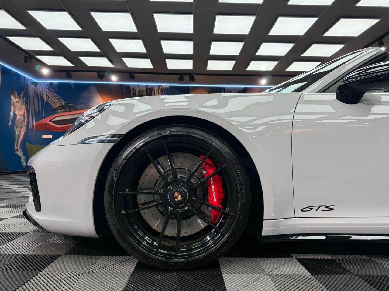 Porsche 911 Carrera 4 GTS Cabriolet (949)