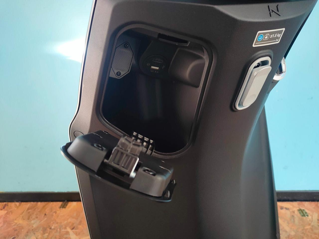 Nmoto NCF S : l'e-scooter che ti porta anche in autostrada