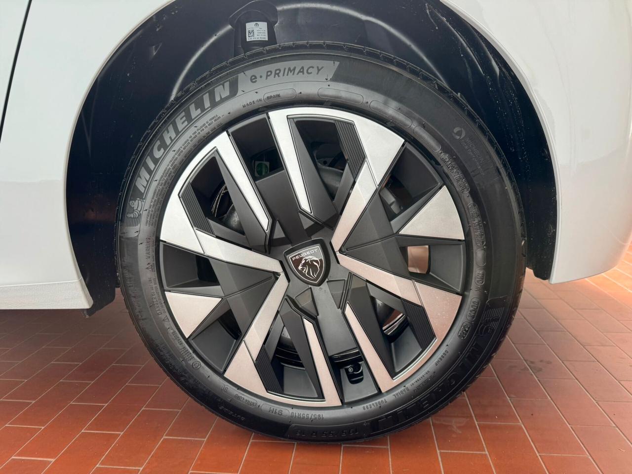 Peugeot 208 Hybrid 110 e-DCS6 Business